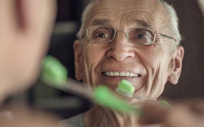 La cura de les dents en la gent gran