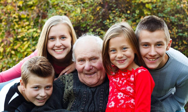 importancia de visitar a familiares en residencias de ancianos