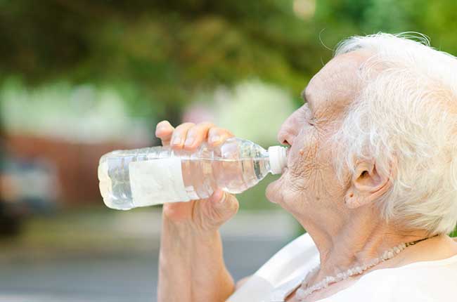 Consejos para evitar un golpe de calor en los mayores